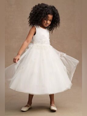 Princess Daliana
Emmie Floral Applique Tulle Flower Girl Dress Anthropologie